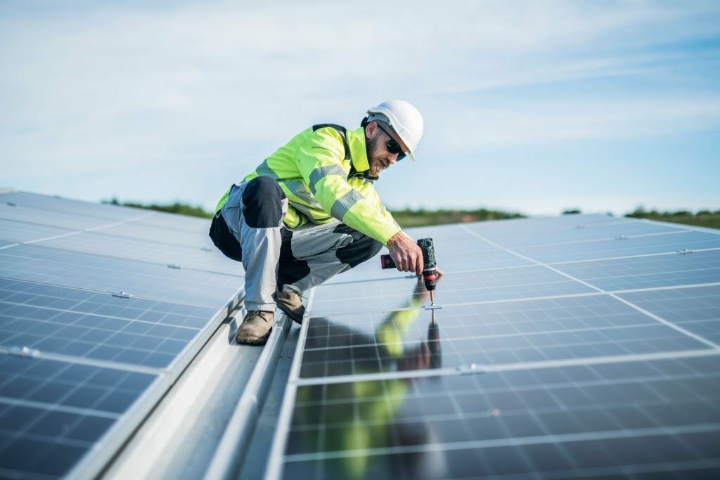 Choosing the Right Solar Panels for Your Home: Factors to Consider
